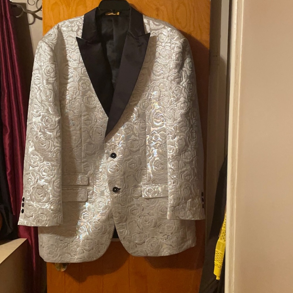 Beautiful silver embossed blazer with black tuxedo collar